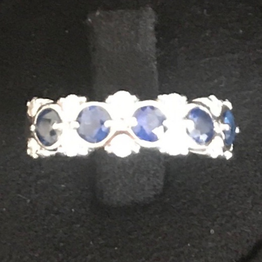 SUWA Sapphire and Diamond ring set in Platinum